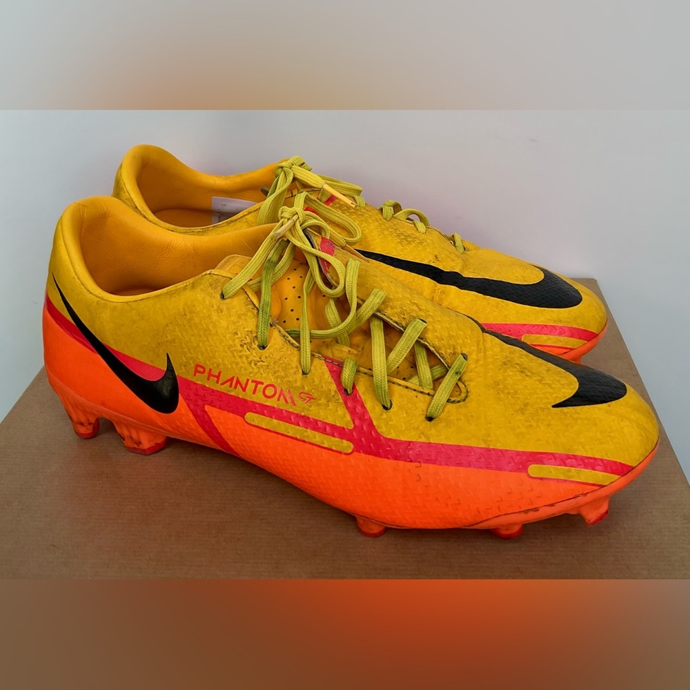 Nike Phantom GT2 Academy FG soccer cleats - Size 7.5-8 US (adult)